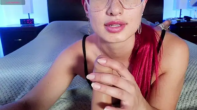 luccycollins  online show from June 6, 4:01 pm