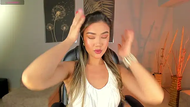 Snapshot of RebeccaHudson chatting on January 19, 2:57 am RebeccaHudson online show from January 19, 2:57 am