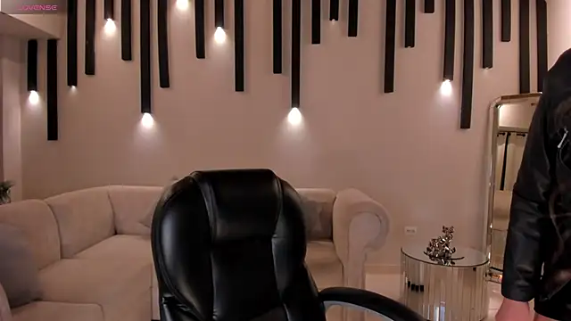 Snapshot of RebeccaHudson chatting on February 1, 3:19 am RebeccaHudson online show from February 1, 3:19 am