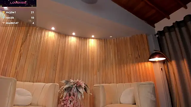 Snapshot of RebeccaHudson chatting on February 5, 9:36 am RebeccaHudson online show from February 5, 9:36 am