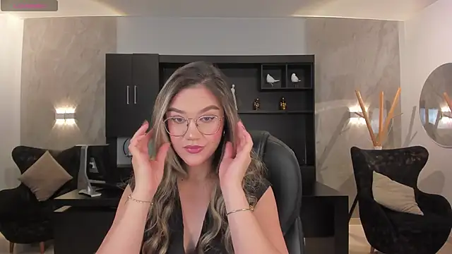 Snapshot of RebeccaHudson chatting on February 11, 3:18 am RebeccaHudson online show from February 11, 3:18 am