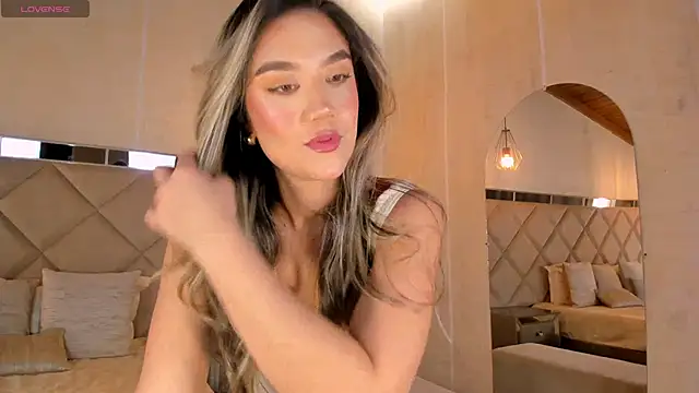 Snapshot of RebeccaHudson chatting on February 12, 4:23 am RebeccaHudson online show from February 12, 4:23 am