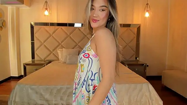 Snapshot of RebeccaHudson chatting on February 13, 3:18 am RebeccaHudson online show from February 13, 3:18 am