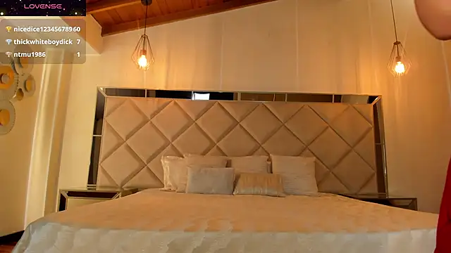 Snapshot of RebeccaHudson chatting on February 14, 9:56 am RebeccaHudson online show from February 14, 9:56 am