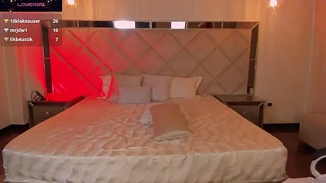 Snapshot of RebeccaHudson chatting on February 16, 6:21 am RebeccaHudson online show from February 16, 6:21 am