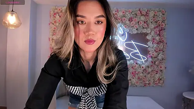 Snapshot of RebeccaHudson chatting on March 1, 2:26 am RebeccaHudson online show from March 1, 2:26 am