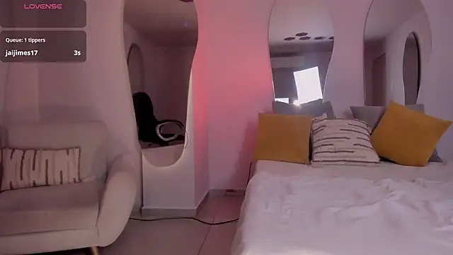 Snapshot of RebeccaHudson chatting on March 7, 6:13 am RebeccaHudson online show from March 7, 6:13 am