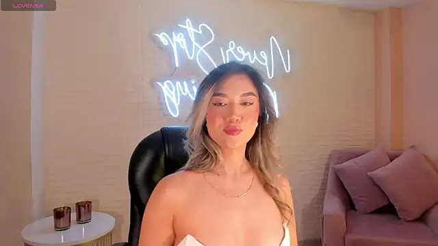 Snapshot of RebeccaHudson chatting on March 21, 3:12 am RebeccaHudson online show from March 21, 3:12 am