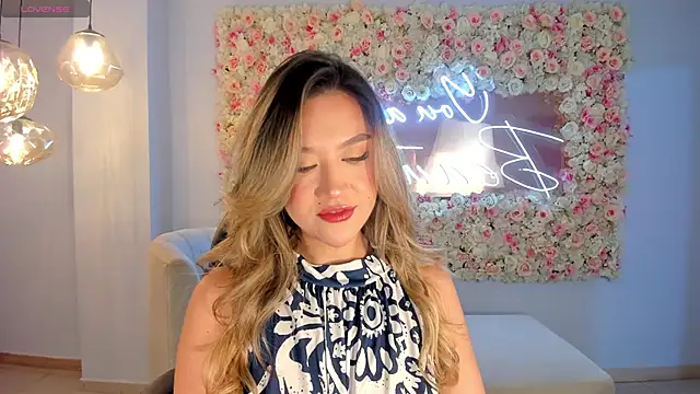 Snapshot of RebeccaHudson chatting on October 13, 6:52 pm RebeccaHudson online show from October 13, 6:52 pm