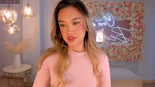 Snapshot of RebeccaHudson chatting on October 16, 6:53 pm RebeccaHudson online show from October 16, 6:53 pm