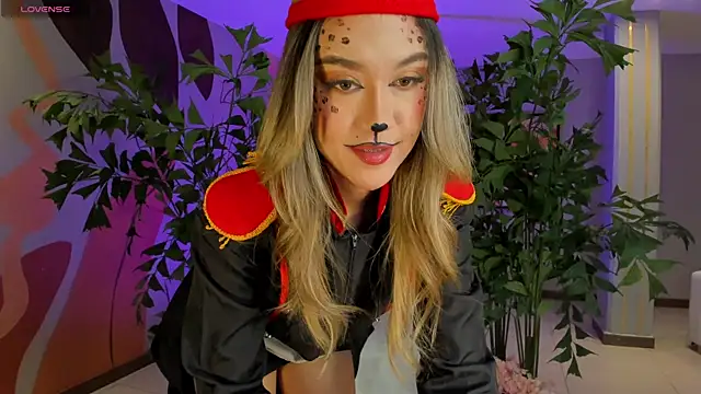 Snapshot of RebeccaHudson chatting on October 31, 8:32 pm RebeccaHudson online show from October 31, 8:32 pm