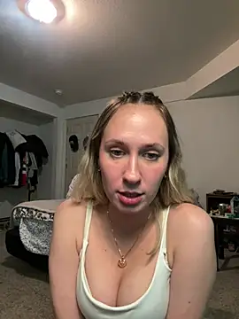 Snapshot of M1ssyk1ssy chatting on December 16, 1:21 am M1ssyk1ssy online show from December 16, 1:21 am