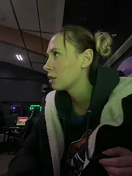 Snapshot of M1ssyk1ssy chatting on January 16, 11:27 pm M1ssyk1ssy online show from January 16, 11:27 pm