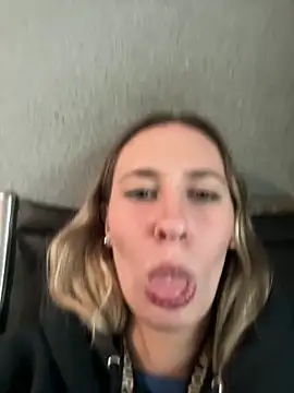 Snapshot of M1ssyk1ssy chatting on January 17, 6:44 pm M1ssyk1ssy online show from January 17, 6:44 pm