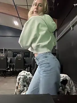 M1ssyk1ssy online show from November 22, 9:14 pm