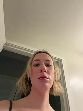 Snapshot of M1ssyk1ssy chatting on July 3, 10:49 pm M1ssyk1ssy online show from July 3, 10:49 pm