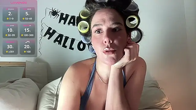 MilkyHoneyLullabies online show from October 30, 1:45 pm