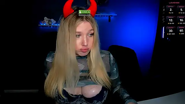 Snapshot of nikole_kitt chatting on February 1, 2:05 am nikole kitt online show from February 1, 2:05 am