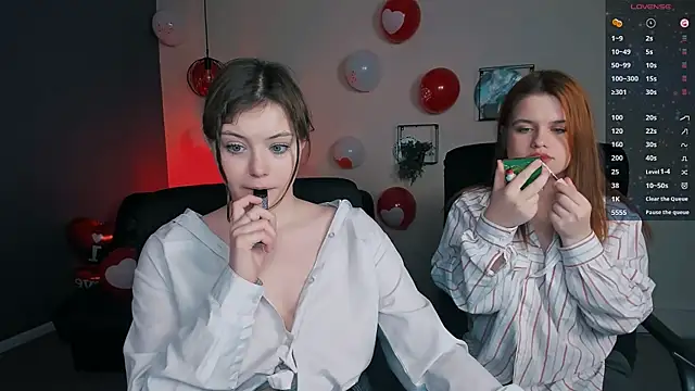 Snapshot of nikole_kitt chatting on February 15, 10:52 pm nikole kitt online show from February 15, 10:52 pm