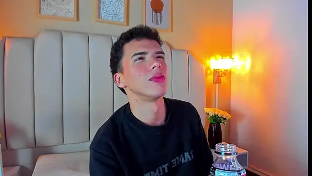 SEANTROYY online show from September 23, 3:53 am