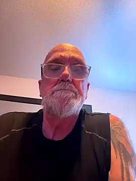 Snapshot of randyboyie chatting on October 31, 2:45 am randyboyie online show from October 31, 2:45 am