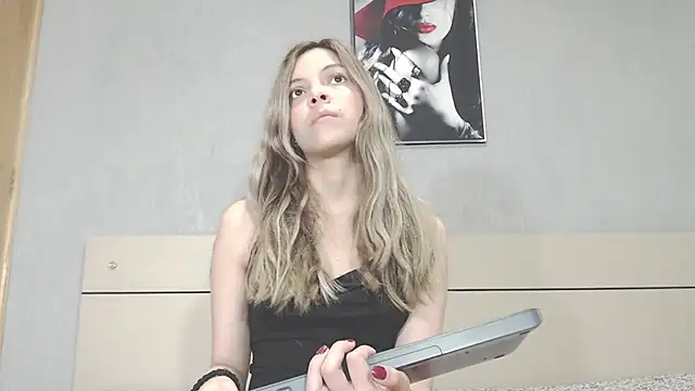 Snapshot of andreau18 chatting on January 8, 2:03 pm andreau18 online show from January 8, 2:03 pm