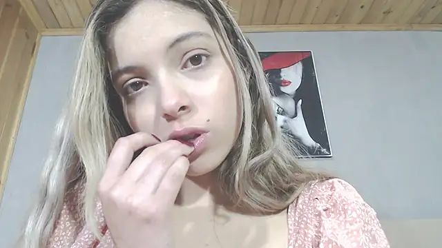 Snapshot of andreau18 chatting on February 13, 4:28 pm andreau18 online show from February 13, 4:28 pm