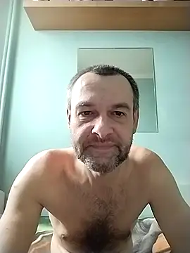 Snapshot of Andrzej-M chatting on December 1, 11:48 am Andrzej-M online show from December 1, 11:48 am