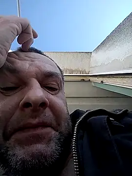 Snapshot of Andrzej-M chatting on February 26, 10:03 am Andrzej-M online show from February 26, 10:03 am