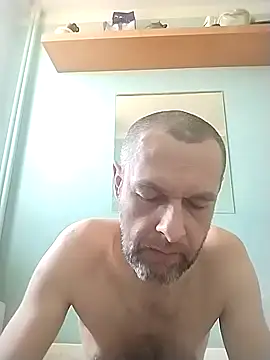 Snapshot of Andrzej-M chatting on April 5, 7:27 am Andrzej-M online show from April 5, 7:27 am