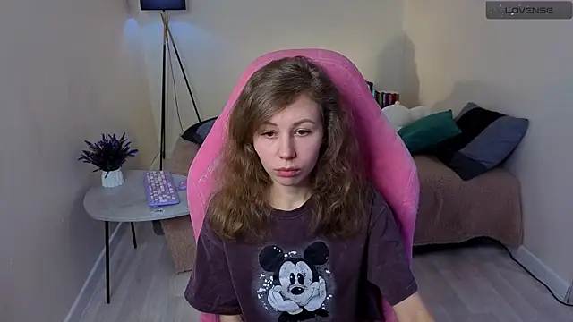 Snapshot of Lill_Mary chatting on February 19, 6:00 am Lill Mary online show from February 19, 6:00 am