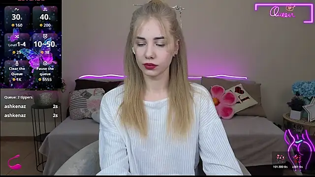 Snapshot of LunaBelli chatting on March 30, 7:48 pm LunaBelli online show from March 30, 7:48 pm