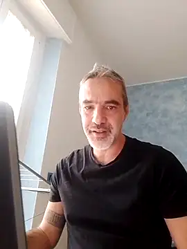 Snapshot of Marcolino183 chatting on December 11, 1:49 pm Marcolino183 online show from December 11, 1:49 pm