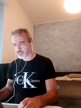 Snapshot of Marcolino183 chatting on December 19, 10:13 am Marcolino183 online show from December 19, 10:13 am