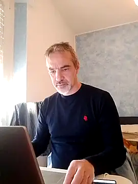 Snapshot of Marcolino183 chatting on December 27, 9:28 am Marcolino183 online show from December 27, 9:28 am