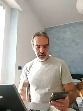 Snapshot of Marcolino183 chatting on January 13, 10:47 am Marcolino183 online show from January 13, 10:47 am