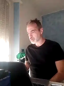 Snapshot of Marcolino183 chatting on February 14, 3:05 pm Marcolino183 online show from February 14, 3:05 pm