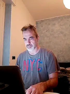 Snapshot of Marcolino183 chatting on February 25, 3:49 pm Marcolino183 online show from February 25, 3:49 pm