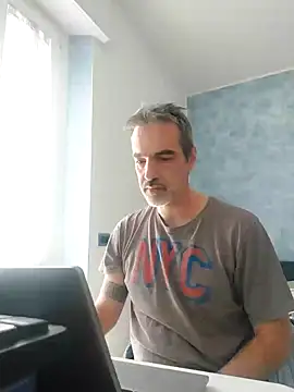 Snapshot of Marcolino183 chatting on March 17, 10:17 am Marcolino183 online show from March 17, 10:17 am