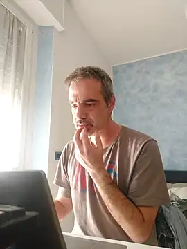 Snapshot of Marcolino183 chatting on March 17, 1:50 pm Marcolino183 online show from March 17, 1:50 pm