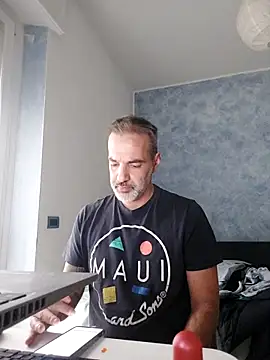 Snapshot of Marcolino183 chatting on October 20, 8:04 am Marcolino183 online show from October 20, 8:04 am