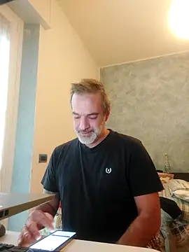 Snapshot of Marcolino183 chatting on December 16, 8:30 am Marcolino183 online show from December 16, 8:30 am