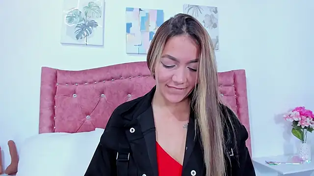 Snapshot of Mia_Malkovaa_ chatting on December 31, 4:25 pm Mia Malkovaa online show from December 31, 4:25 pm
