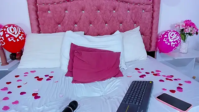 Snapshot of Mia_Malkovaa_ chatting on February 14, 7:23 pm Mia Malkovaa online show from February 14, 7:23 pm
