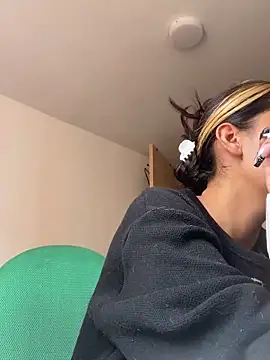 Snapshot of baby_lizy chatting on October 16, 7:15 pm baby lizy online show from October 16, 7:15 pm