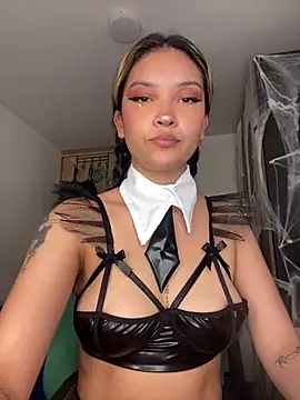 Snapshot of baby_lizy chatting on October 31, 9:16 pm baby lizy online show from October 31, 9:16 pm