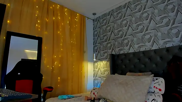 Sophiee Hill online show from September 12, 9:04 pm