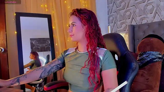 Sophiee Hill online show from September 15, 9:15 pm