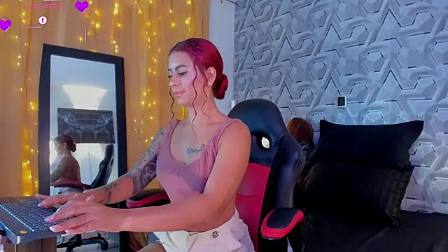 Sophiee Hill online show from October 28, 2:42 pm