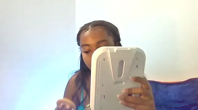 Snapshot of Behla_rouseh chatting on February 17, 11:02 am Behla rouseh online show from February 17, 11:02 am